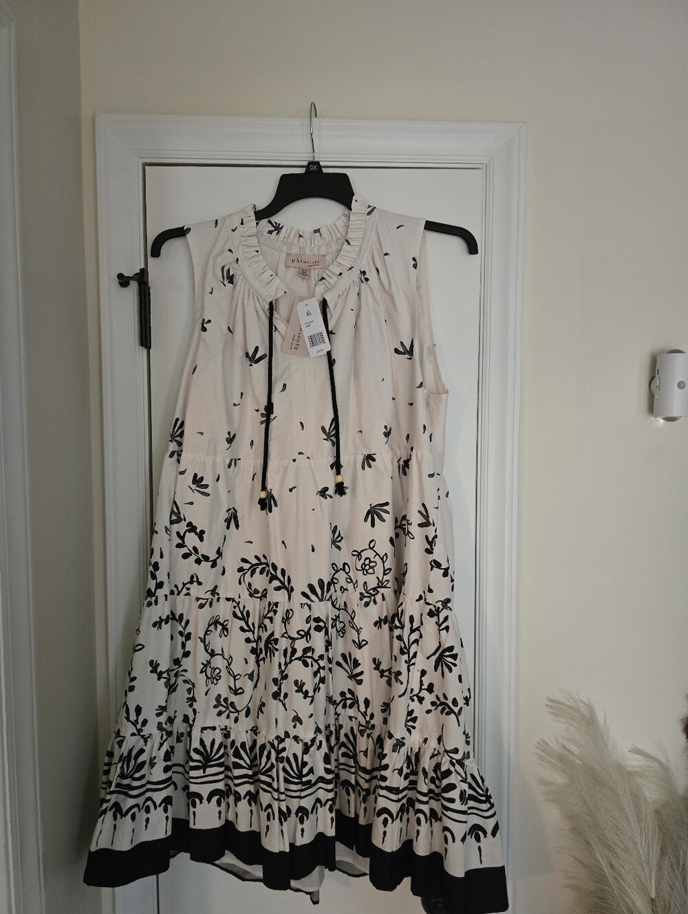 Philosophy Cream and Black Floral Sleeveless Dress - Picture 3 of 3